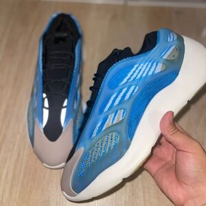Yeezy 700 v3 Arzareth